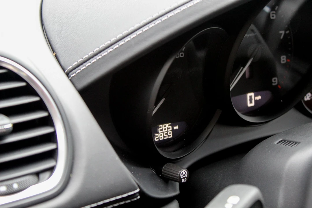 2021 Porsche 718 Boxster Spyder - Image 10 of 15
