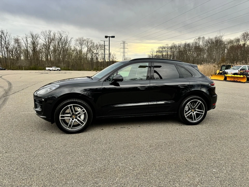 2021 Porsche Macan Turbo - Image 2 of 31