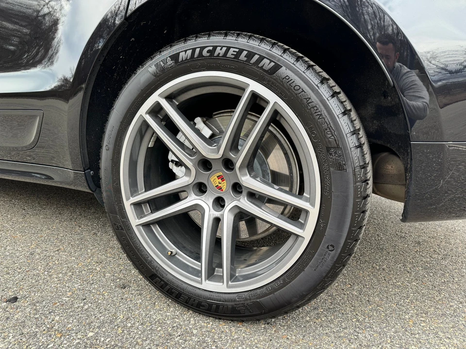 2021 Porsche Macan Turbo - Image 20 of 31