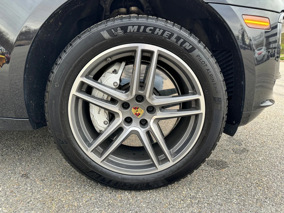 2021 Porsche Macan Turbo - Image 21 of 31