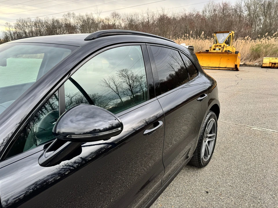 2021 Porsche Macan Turbo - Image 26 of 31