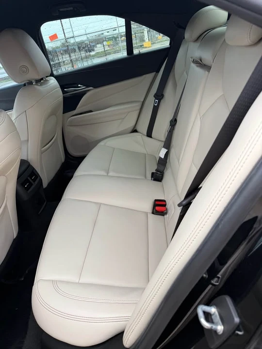 2021 Cadillac - Image 5 of 8