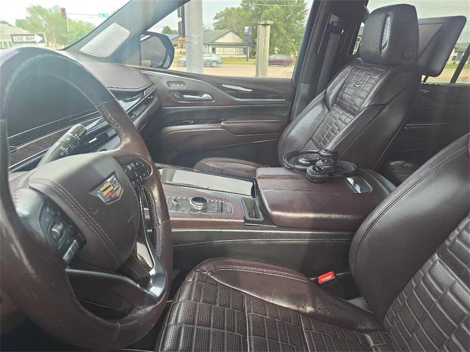 2021 Cadillac Escalade 5th Gen - Image 14 of 31