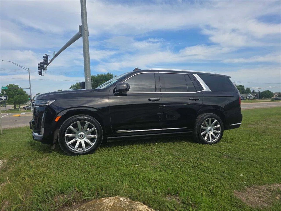 2021 Cadillac Escalade 5th Gen - Image 25 of 31