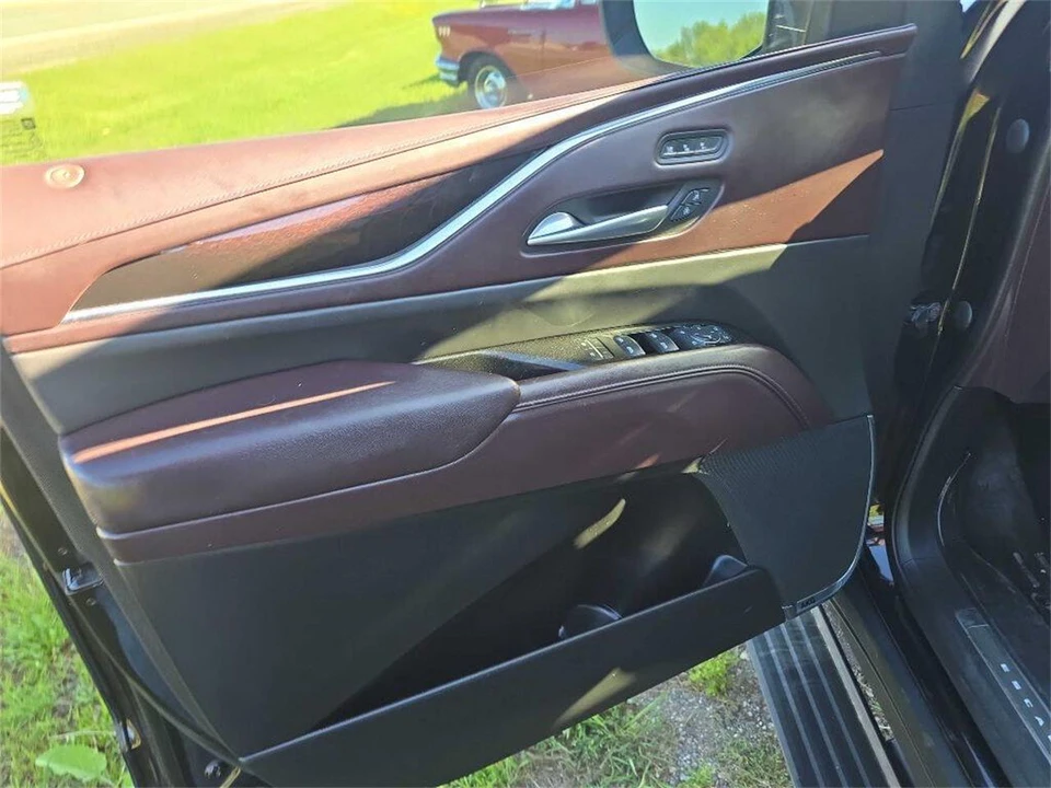 2021 Cadillac Escalade 5th Gen - Image 30 of 31