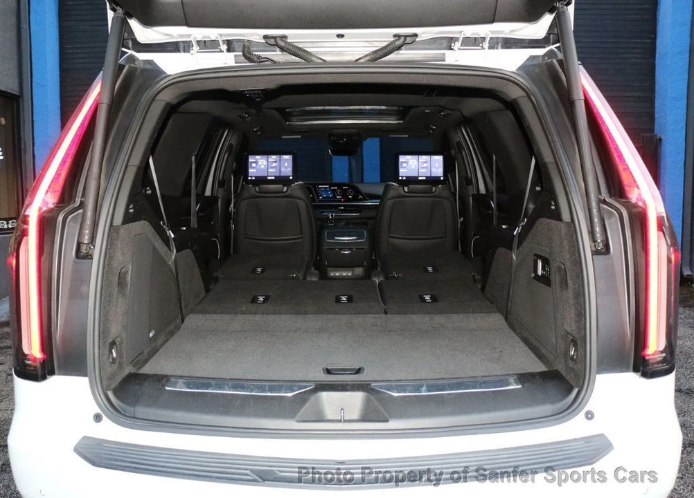 2021 Cadillac Escalade 5th Gen - Image 9 of 12