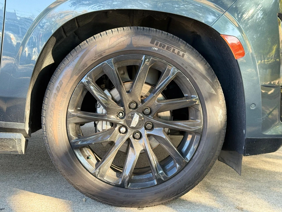 2021 Cadillac Escalade 5th Gen - Image 29 of 31
