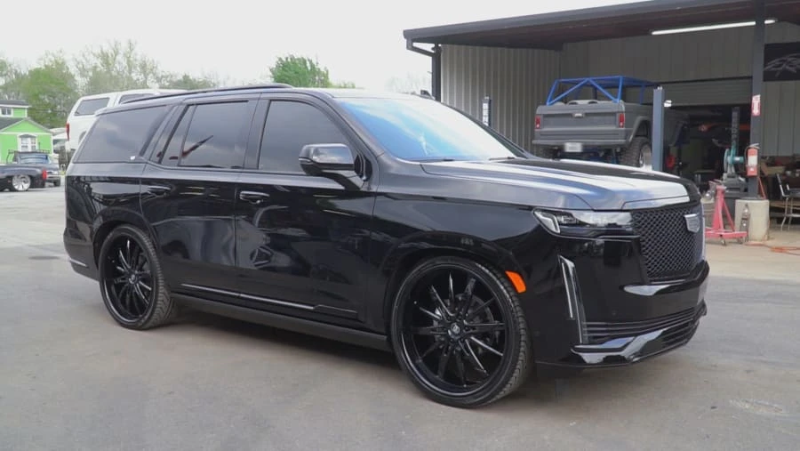 2021 Cadillac Escalade 5th Gen - Image 25 of 28