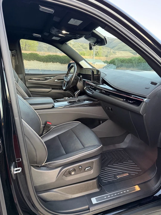 2021 Cadillac Escalade 5th Gen - Image 15 of 21