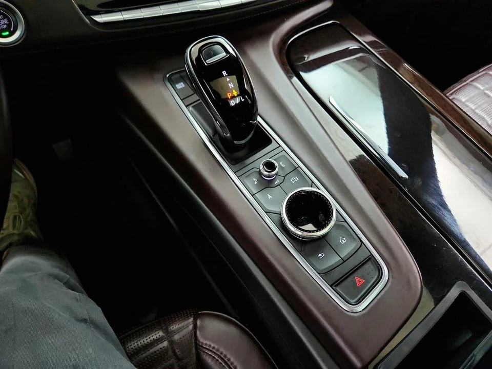 2021 Cadillac Escalade 5th Gen - Image 19 of 21