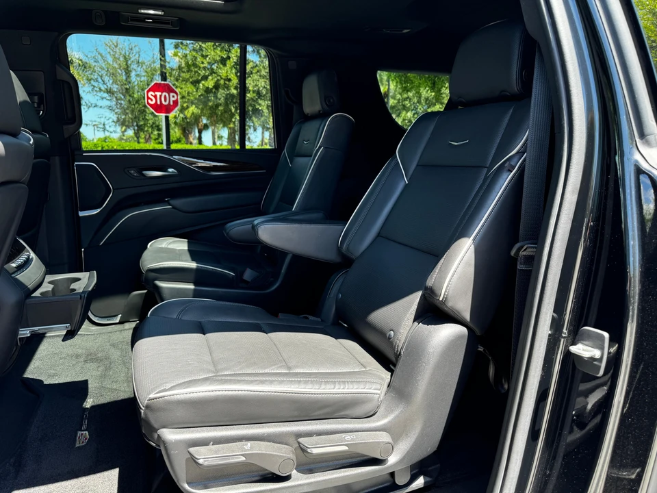 2021 Cadillac Escalade 5th Gen - Image 27 of 31