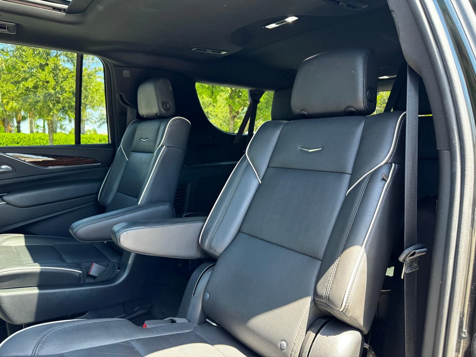 2021 Cadillac Escalade 5th Gen - Image 28 of 31
