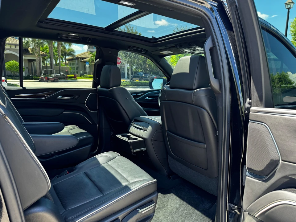 2021 Cadillac Escalade 5th Gen - Image 25 of 31