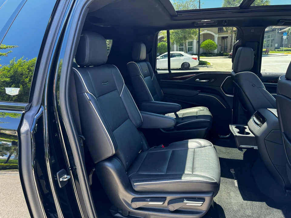 2021 Cadillac Escalade 5th Gen - Image 29 of 31