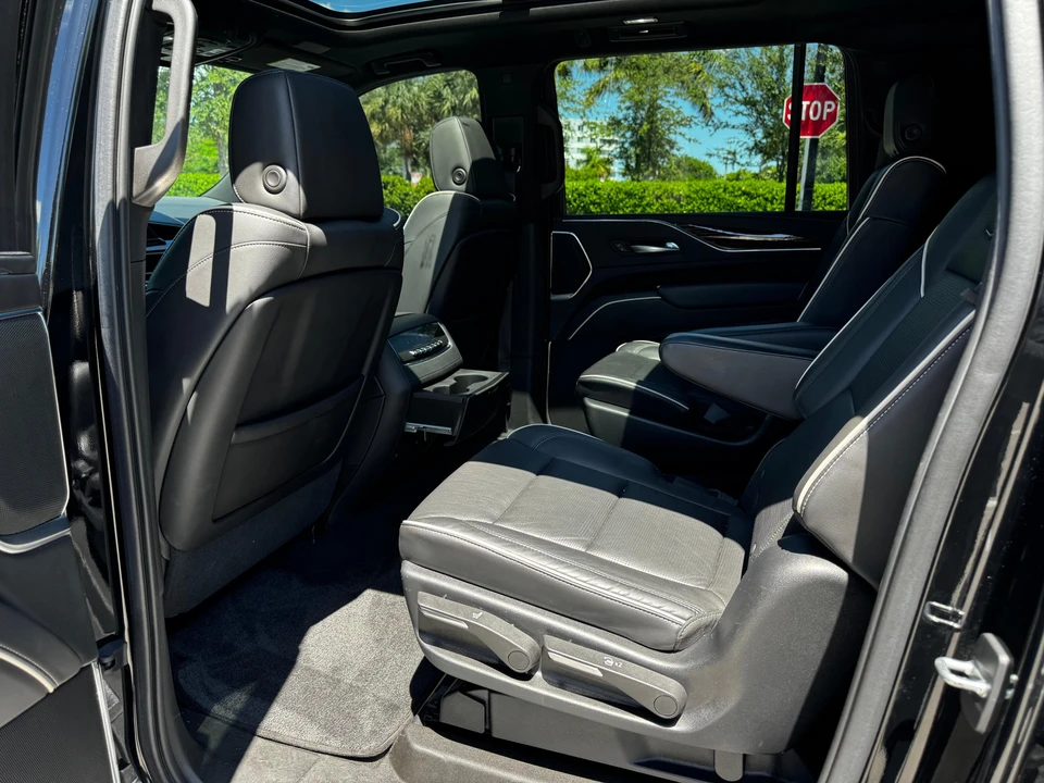 2021 Cadillac Escalade 5th Gen - Image 26 of 31