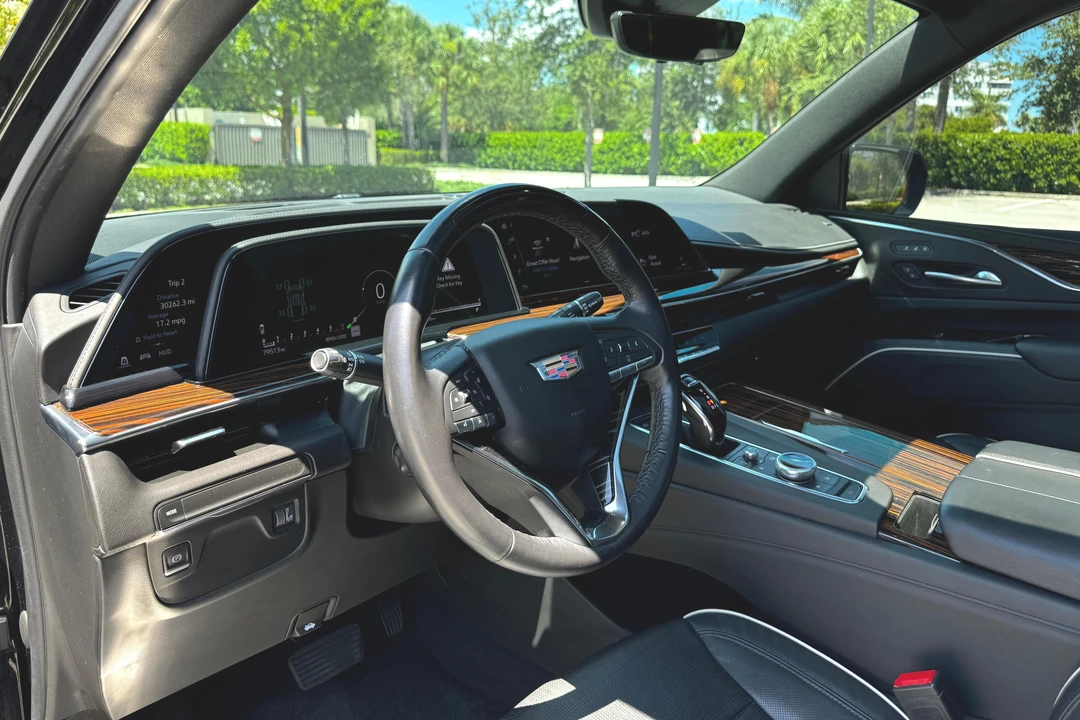 2021 Cadillac Escalade 5th Gen - Image 15 of 31