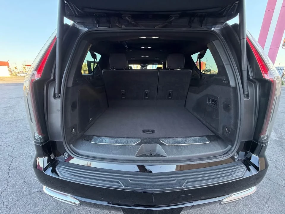 2021 Cadillac Escalade 5th Gen - Image 19 of 21