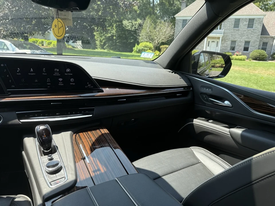 2021 Cadillac Escalade 5th Gen - Image 15 of 21