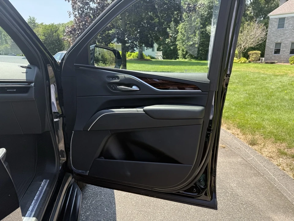2021 Cadillac Escalade 5th Gen - Image 19 of 21