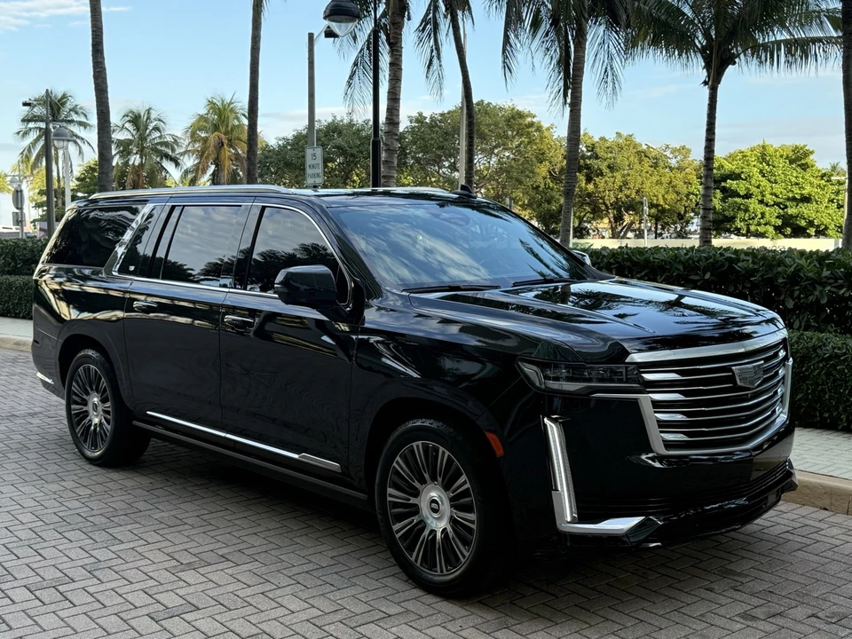 2021 Cadillac Escalade 5th Gen - Image 2 of 6