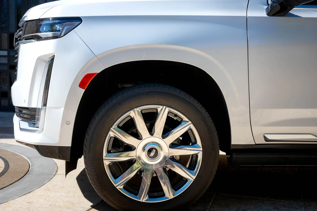 2021 Cadillac Escalade 5th Gen - Image 17 of 31