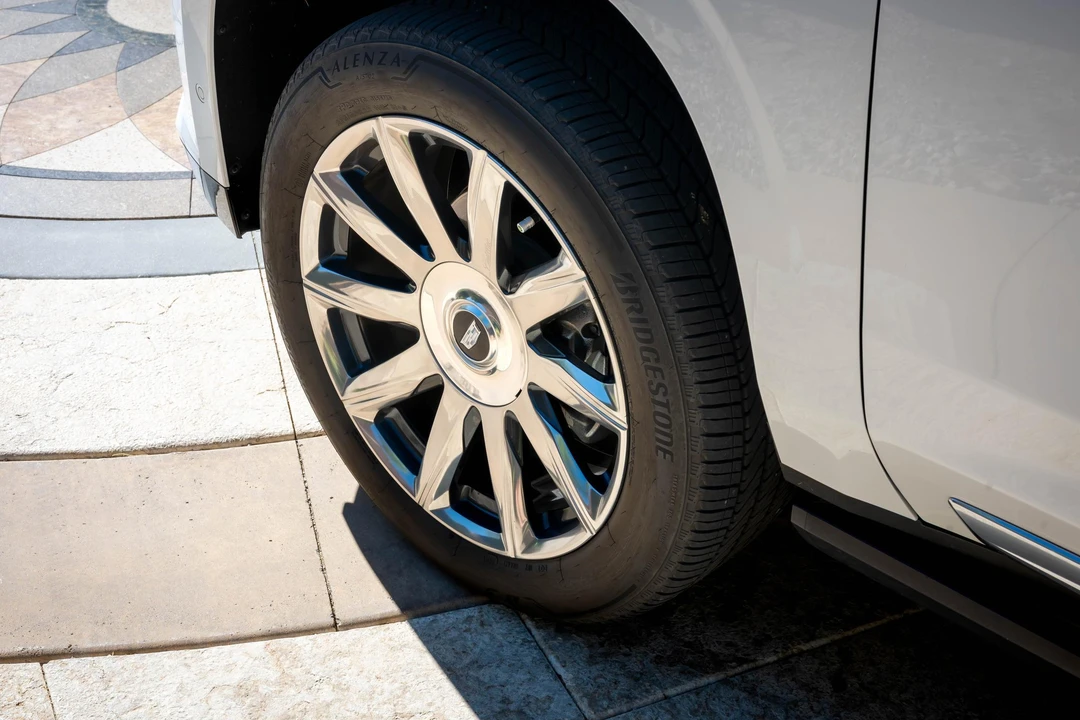 2021 Cadillac Escalade 5th Gen - Image 18 of 31