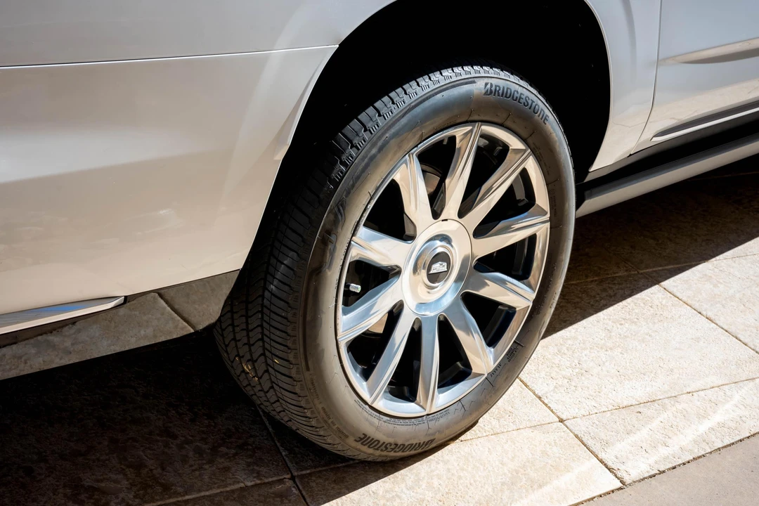 2021 Cadillac Escalade 5th Gen - Image 19 of 31