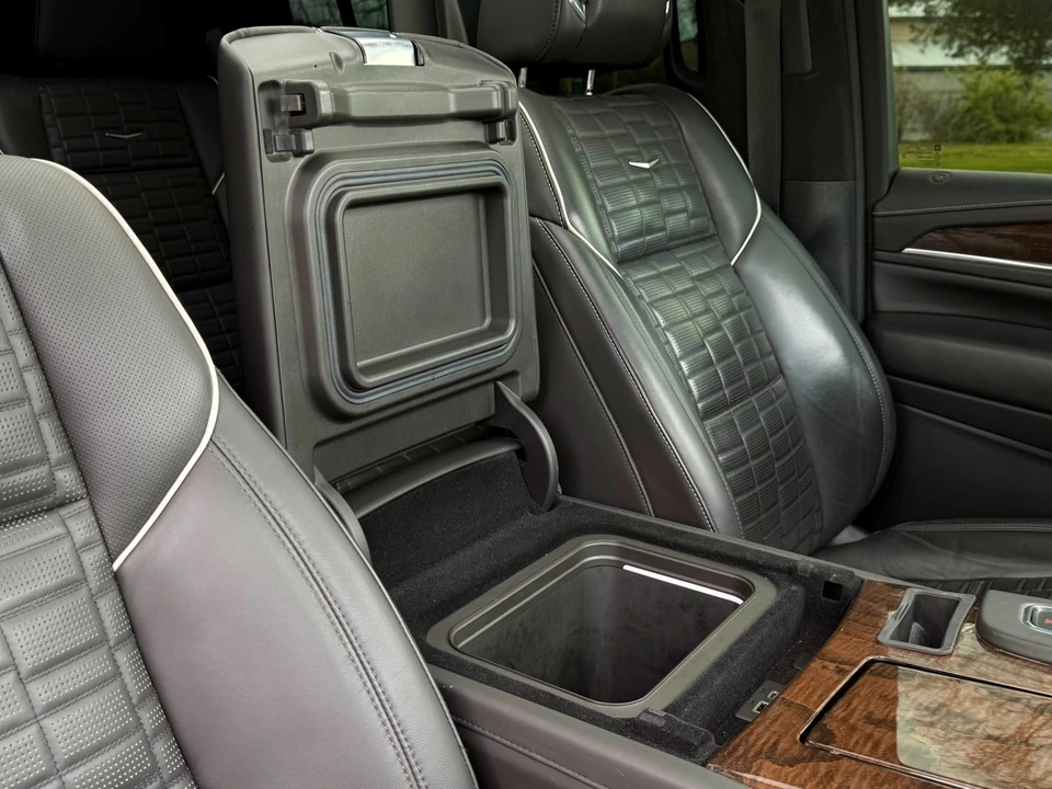 2021 Cadillac Escalade 5th Gen - Image 30 of 31
