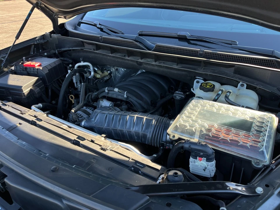 2021 Cadillac Escalade 5th Gen - Image 24 of 31