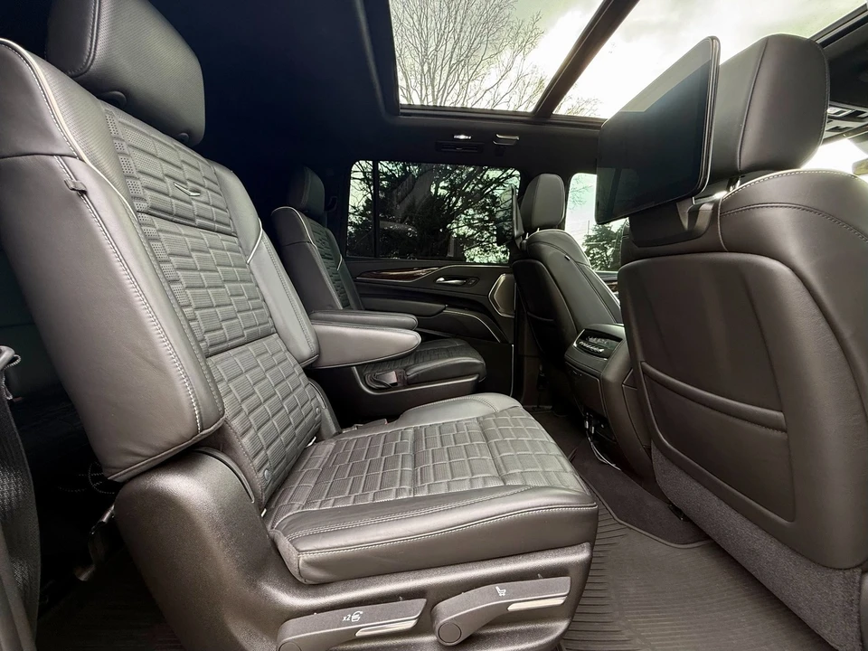 2021 Cadillac Escalade 5th Gen - Image 28 of 31