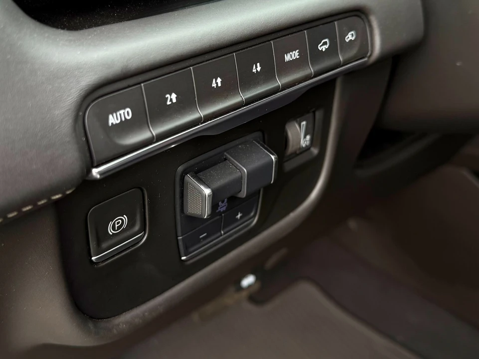2021 Cadillac Escalade 5th Gen - Image 27 of 31