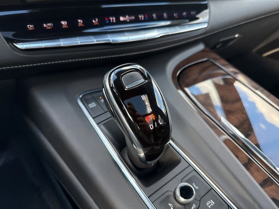 2021 Cadillac Escalade 5th Gen - Image 19 of 21