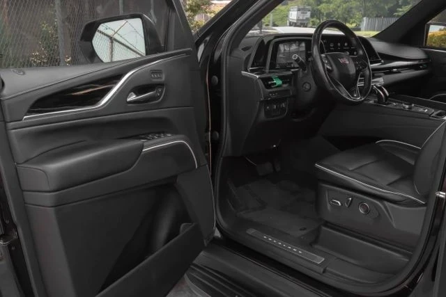 2021 Cadillac Escalade 5th Gen - Image 18 of 21