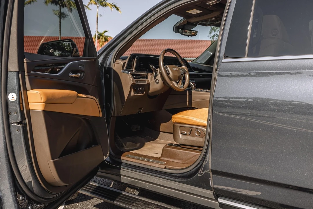 2021 Cadillac Escalade 5th Gen - Image 14 of 21