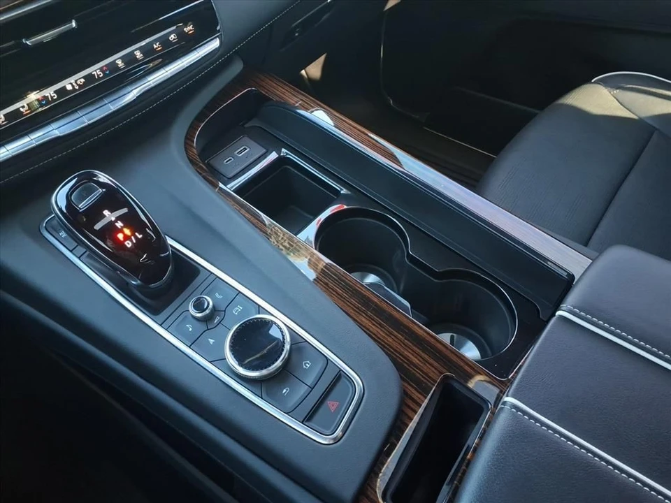 2021 Cadillac Escalade 5th Gen - Image 16 of 21