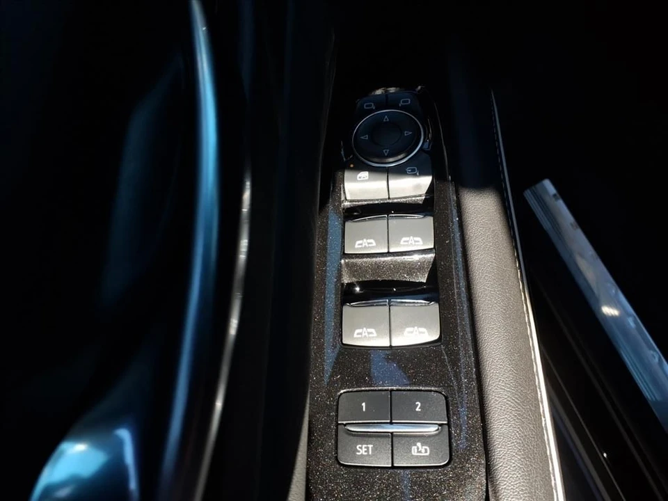2021 Cadillac Escalade 5th Gen - Image 19 of 21