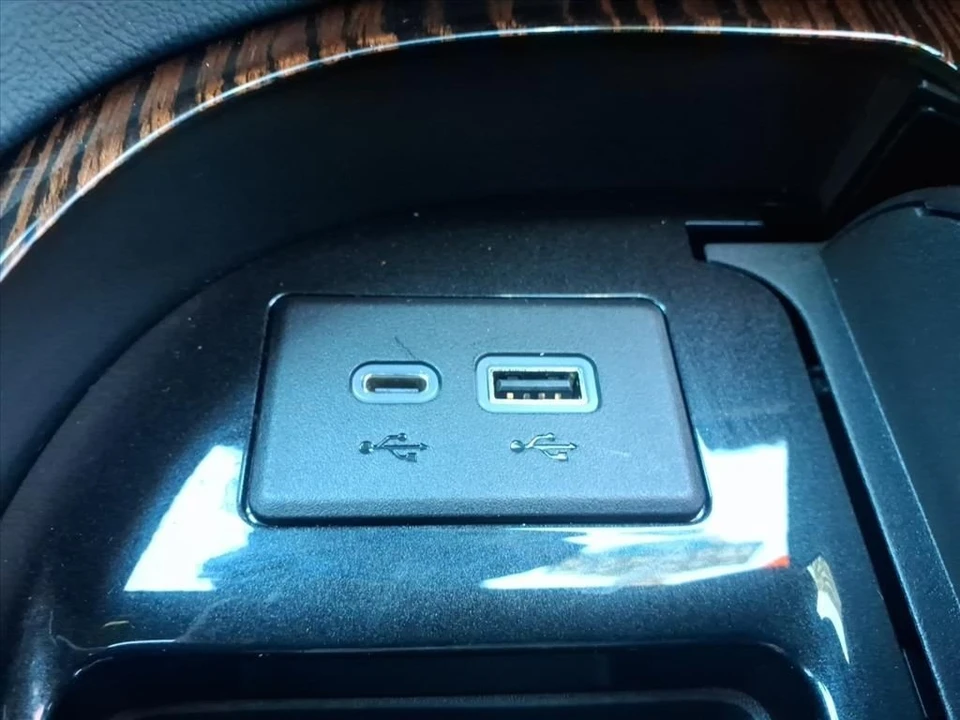 2021 Cadillac Escalade 5th Gen - Image 14 of 21