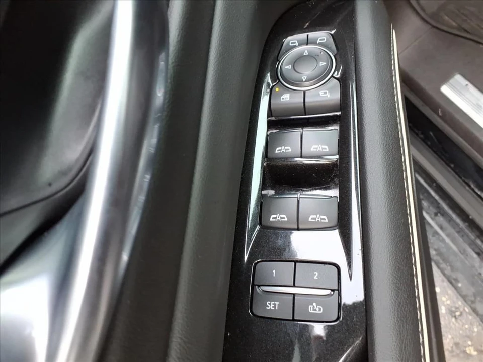 2021 Cadillac Escalade 5th Gen - Image 16 of 21