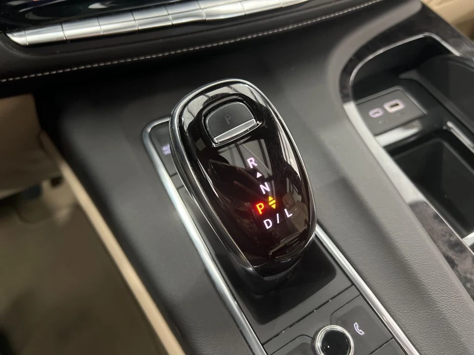 2021 Cadillac Escalade 5th Gen - Image 15 of 21