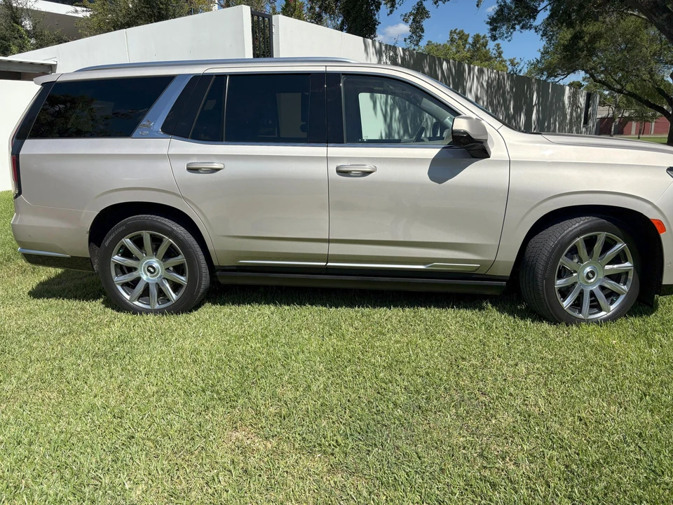 2021 Cadillac Escalade 5th Gen - Image 9 of 31