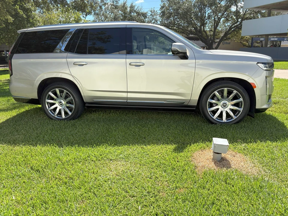 2021 Cadillac Escalade 5th Gen - Image 8 of 31