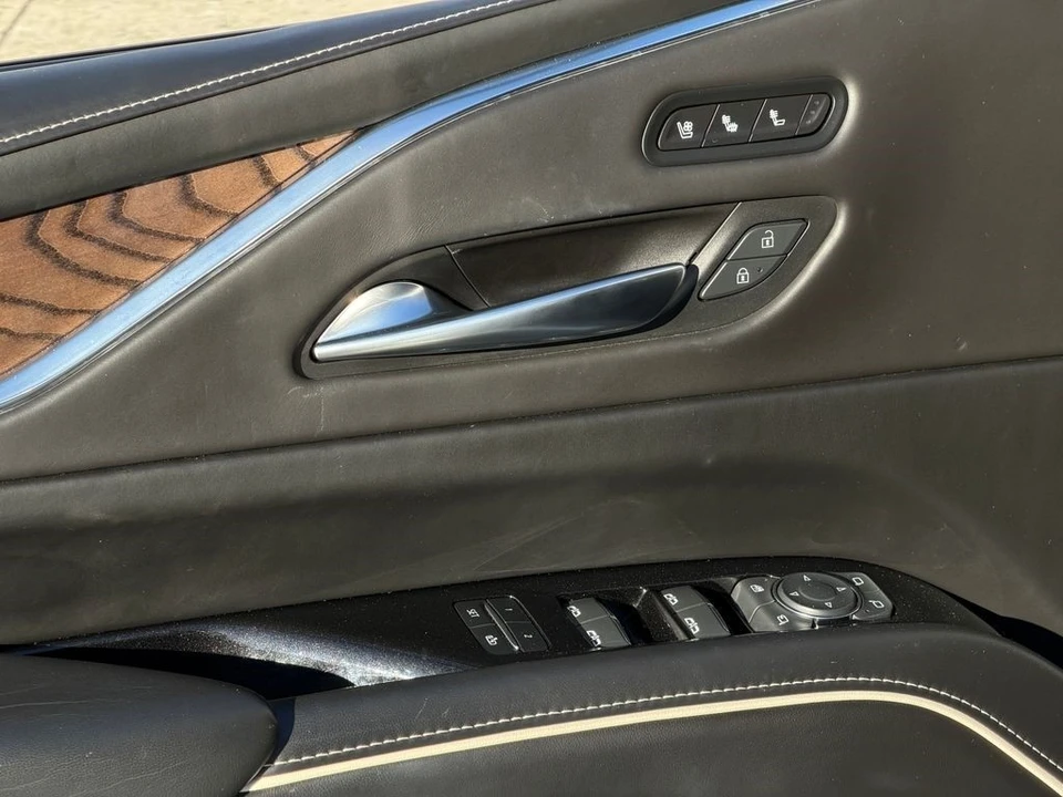 2021 Cadillac Escalade 5th Gen - Image 15 of 21