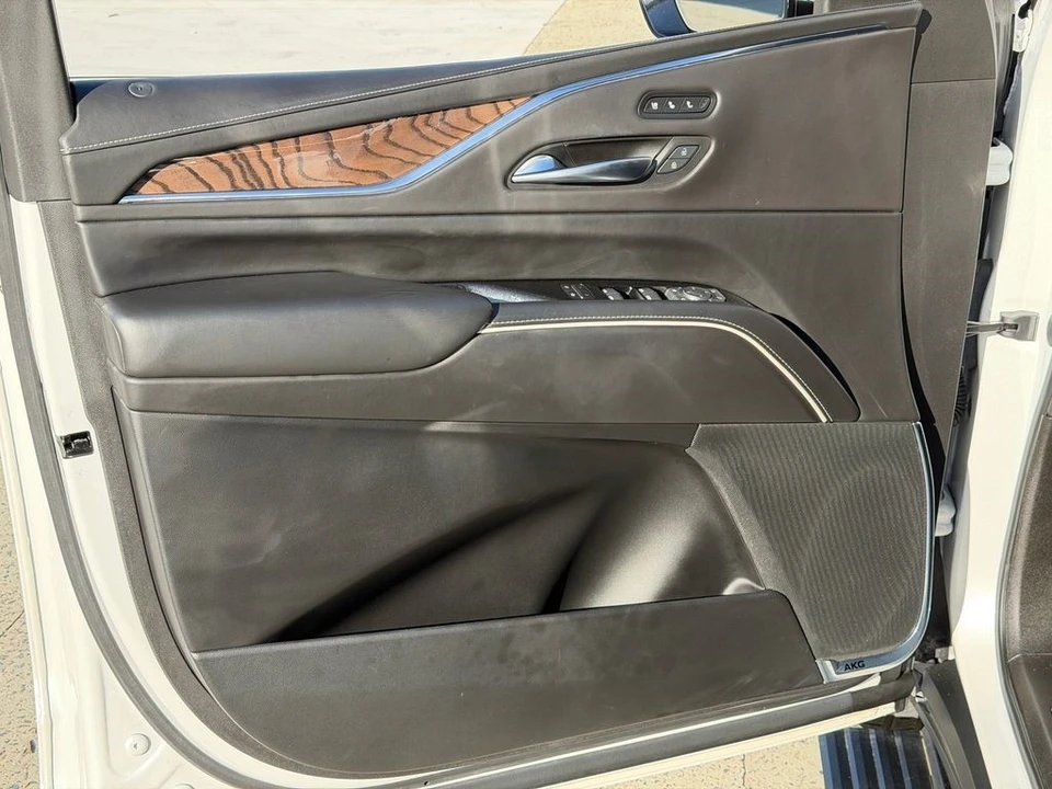 2021 Cadillac Escalade 5th Gen - Image 14 of 21