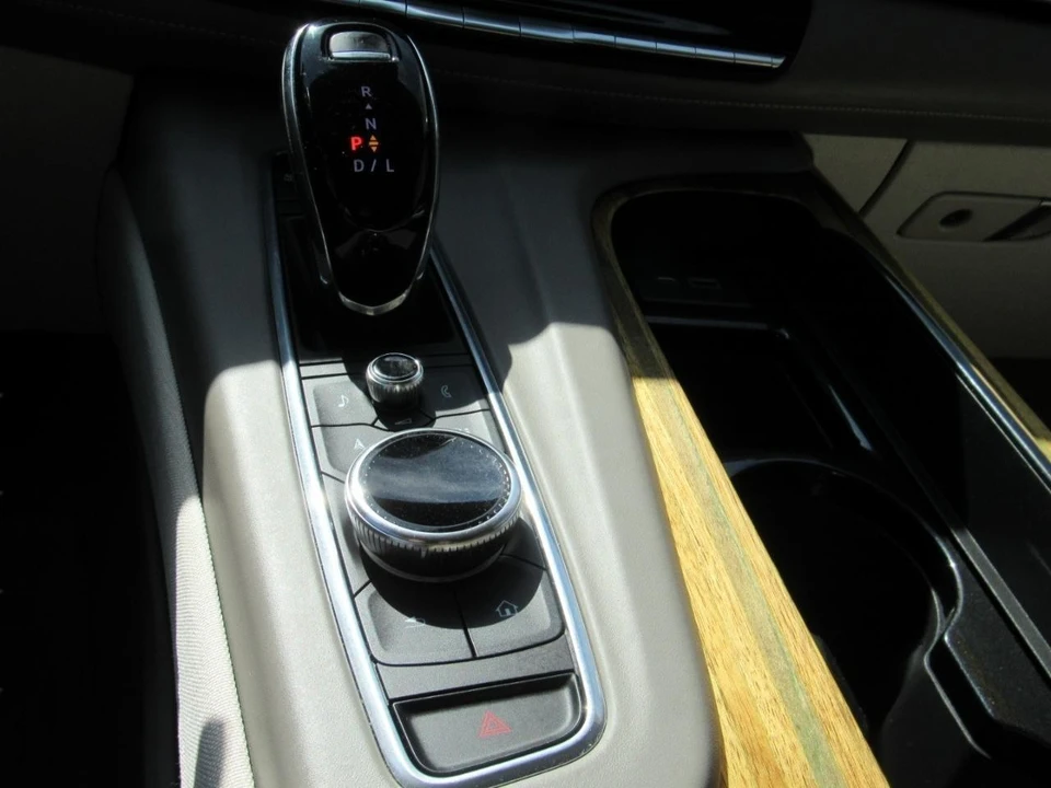 2021 Cadillac Escalade 5th Gen - Image 29 of 31
