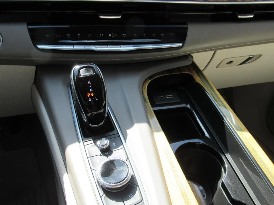 2021 Cadillac Escalade 5th Gen - Image 28 of 31
