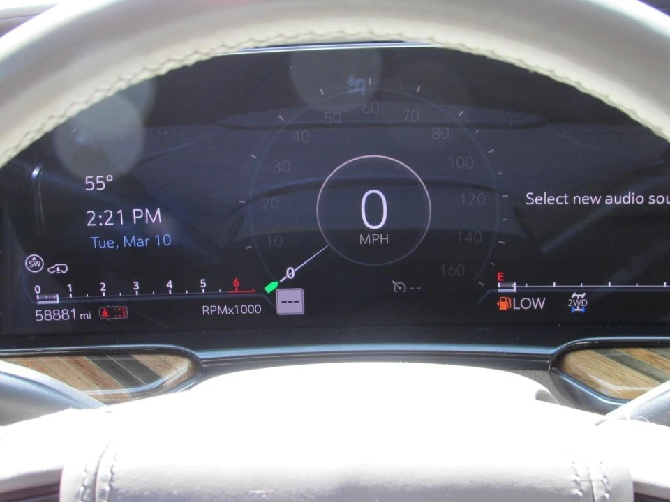 2021 Cadillac Escalade 5th Gen - Image 22 of 31