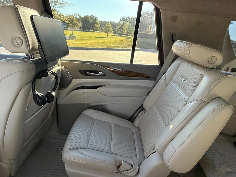 2021 Cadillac Escalade 5th Gen - Image 18 of 20