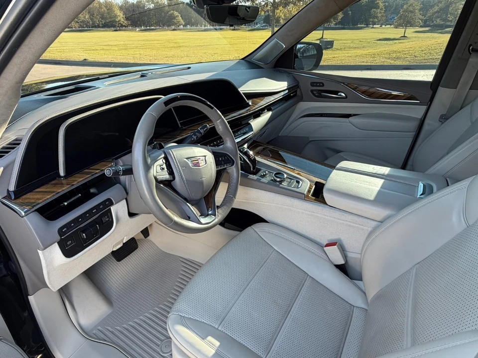 2021 Cadillac Escalade 5th Gen - Image 15 of 20