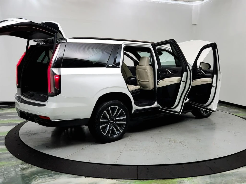 2021 Cadillac Escalade 5th Gen - Image 11 of 21
