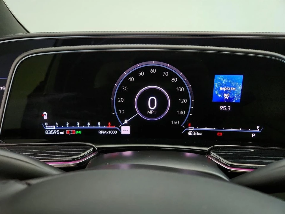 2021 Cadillac Escalade 5th Gen - Image 17 of 21